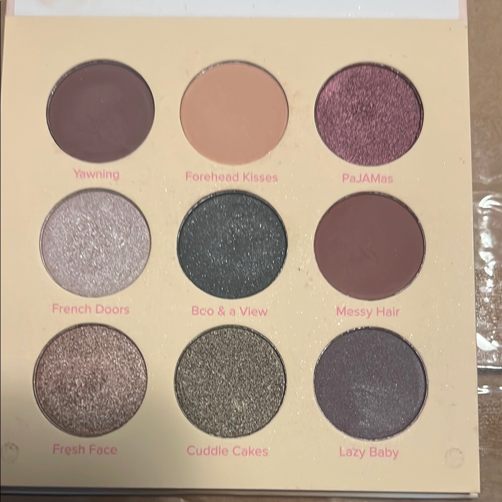 Eyeshadow Palette with Nine Shades